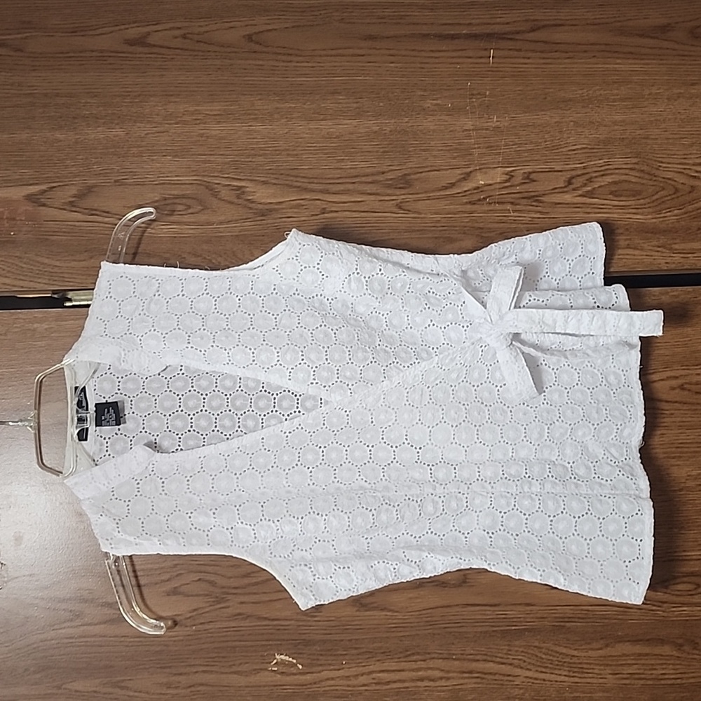 White sleeveless, side tie 👚